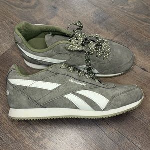 NWOT Reebok kids size 4 running shoes